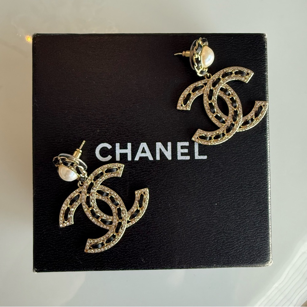 Chanel CC Logos Round Leather Dangle Pearl Earrings Gold Tone Authentic with Box - Picture 8 of 10